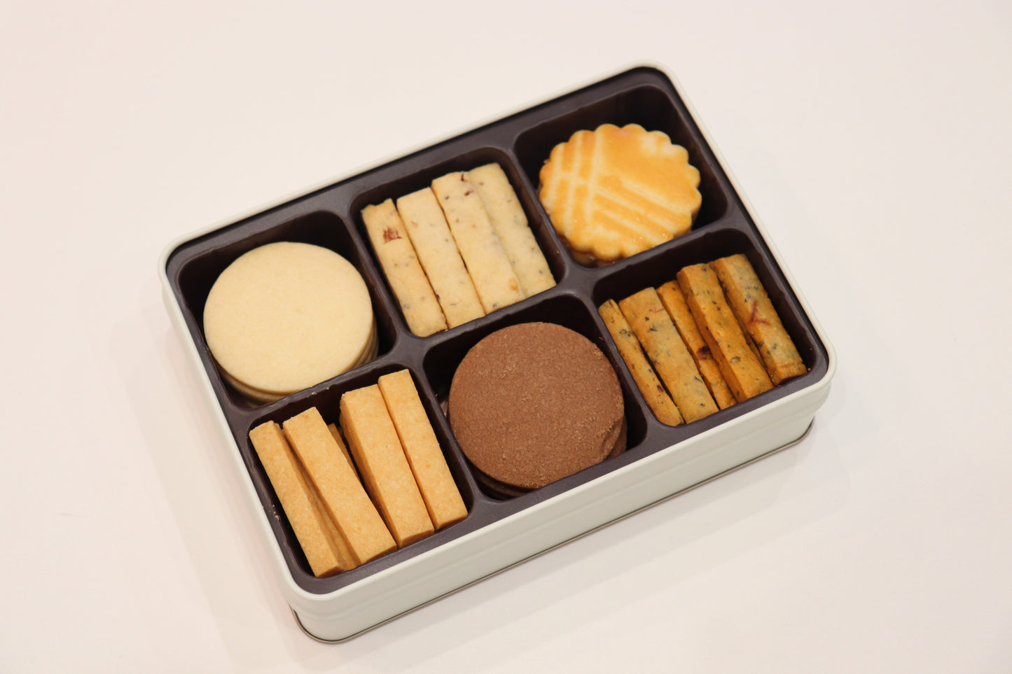6種のクッキー缶